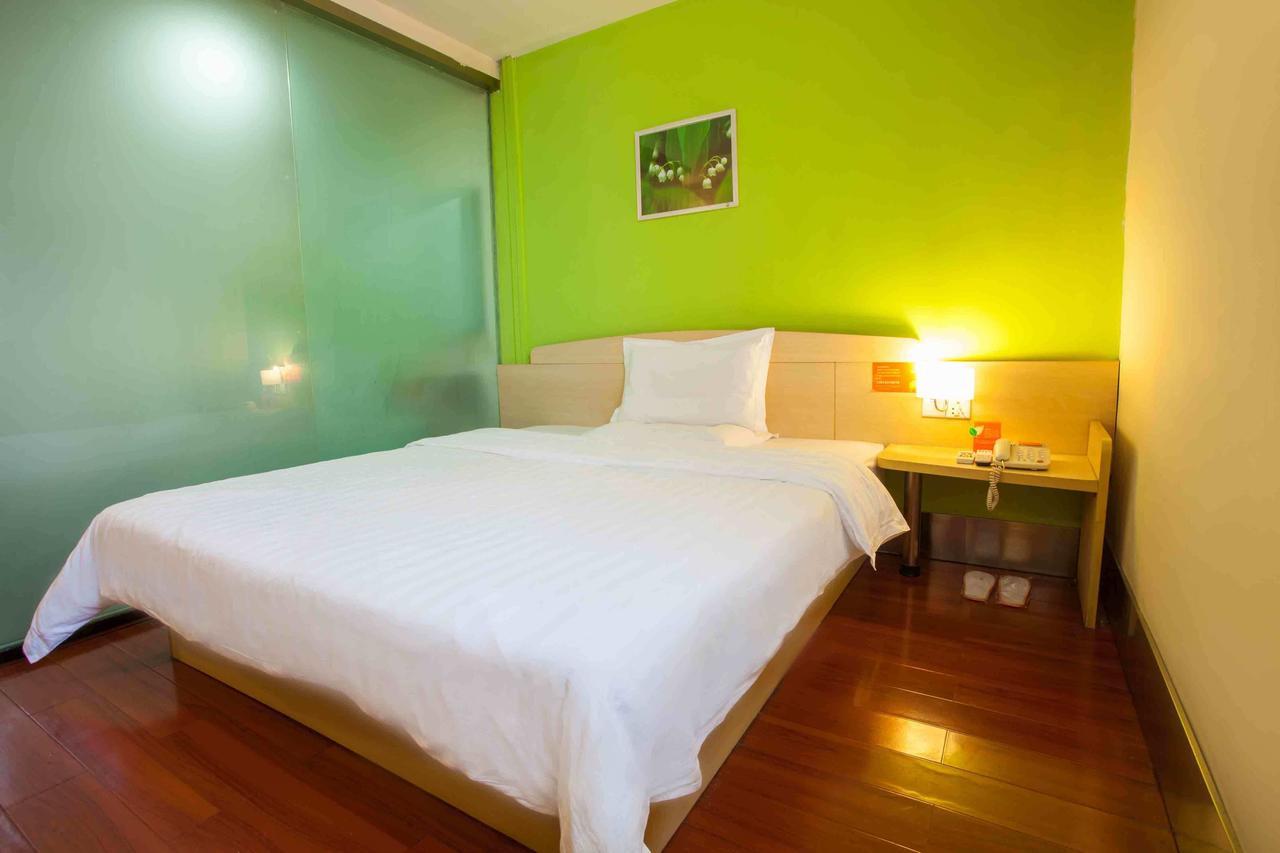 7 Days Inn Yangjiang Xinyue International Studio Quarto foto