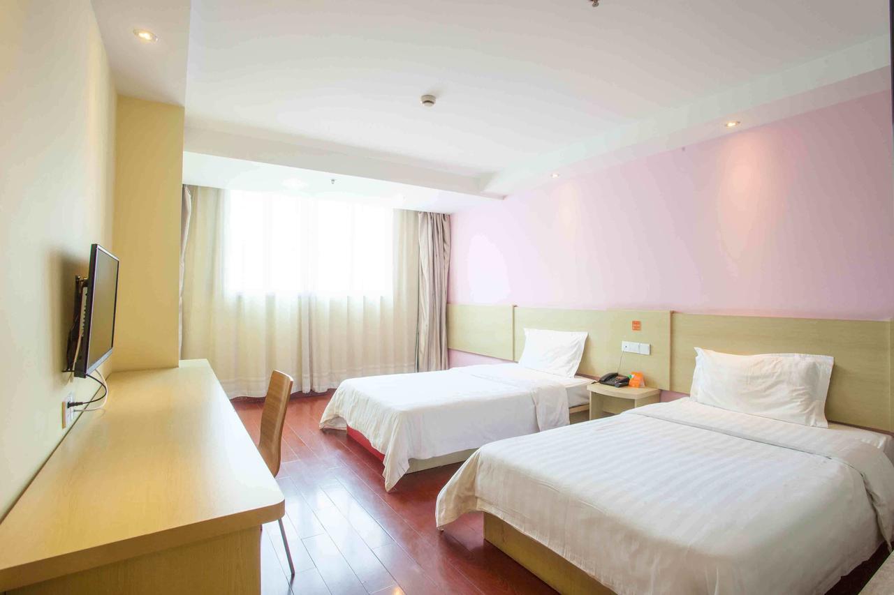 7 Days Inn Yangjiang Xinyue International Studio Quarto foto